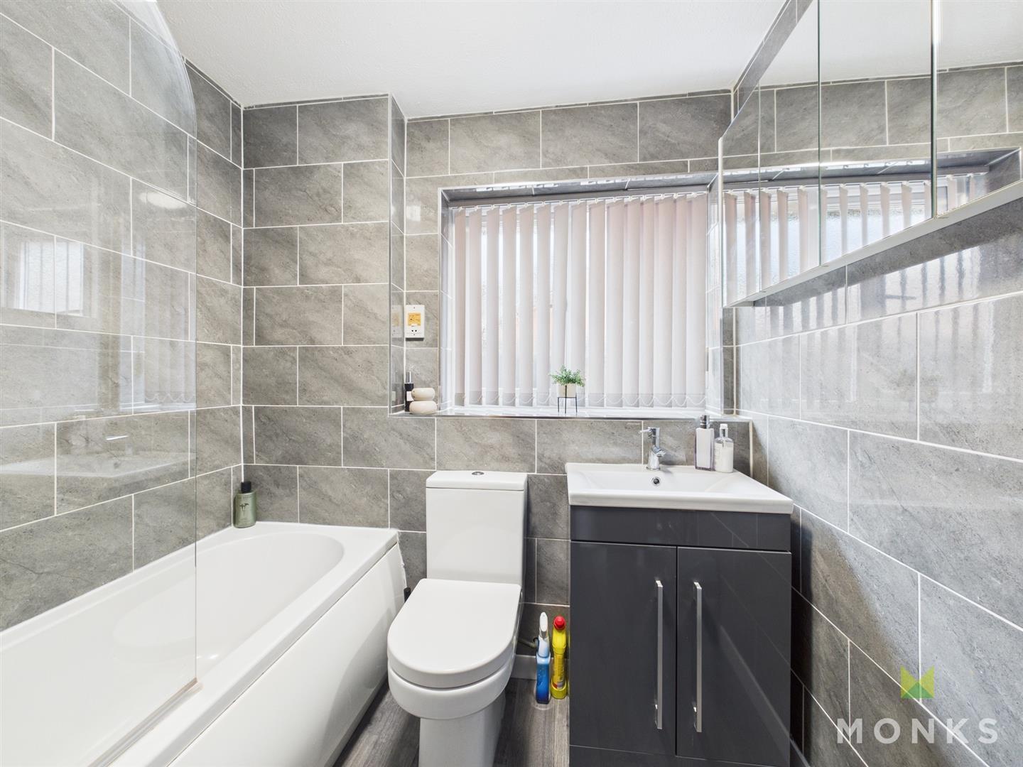 29 Hampton Fields, Oswestry, SY11 1TL For Sale